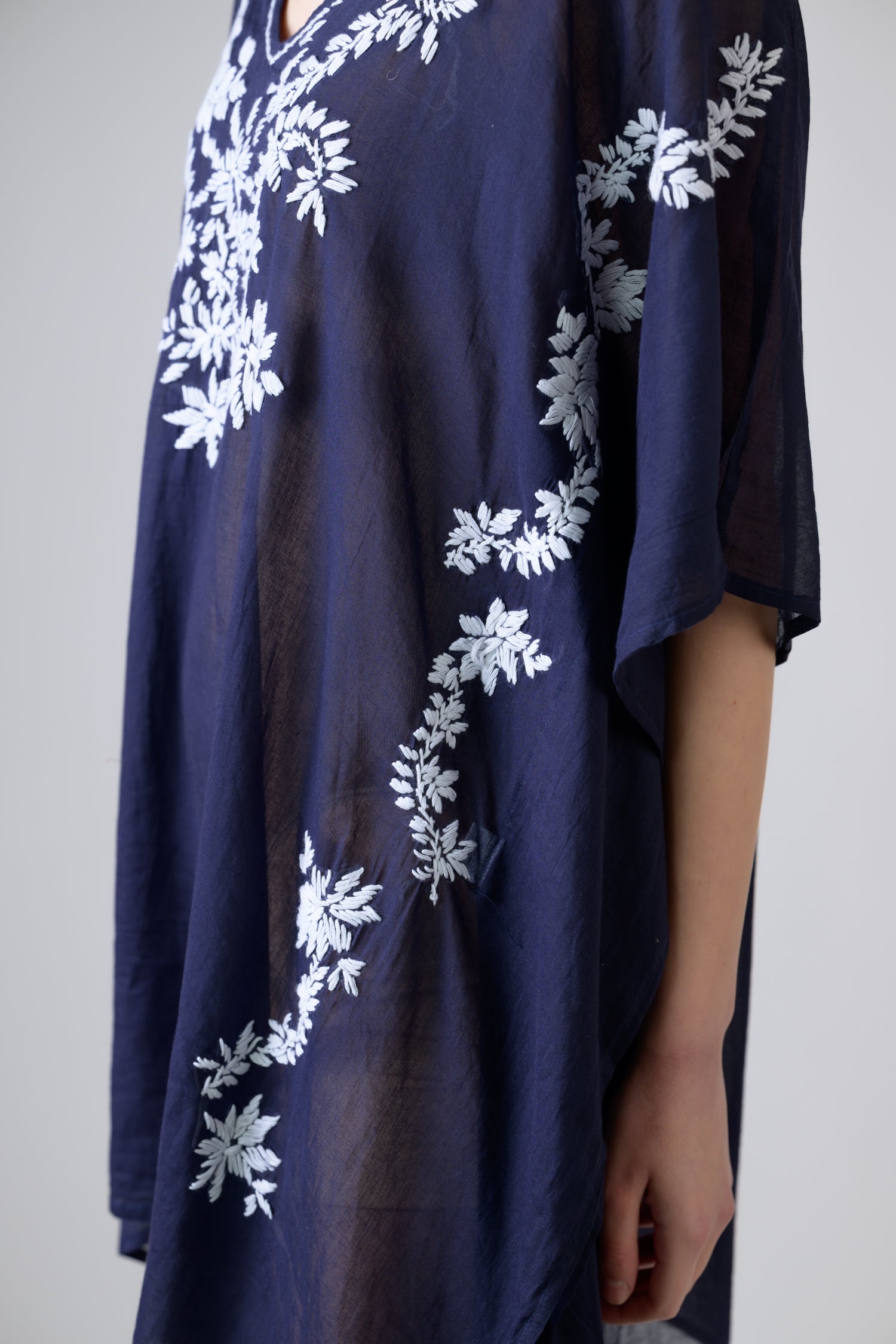 Laurels Embroidered Short Kaftan