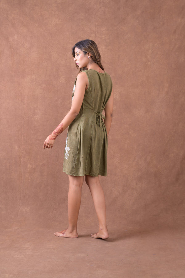 Embroidered Sleeveless Long Top